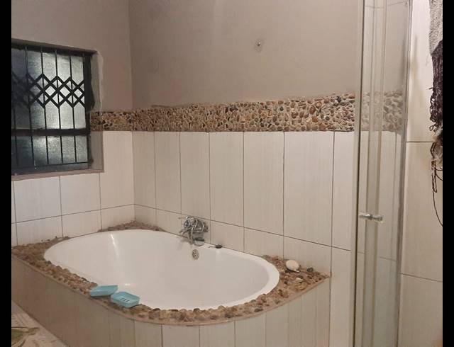 5 BEDROOM HOUSE FOR SALE IN VUWANI